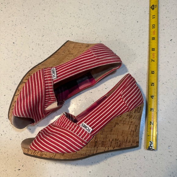 TOMS striped cork wedges - size 6 - Picture 10 of 12